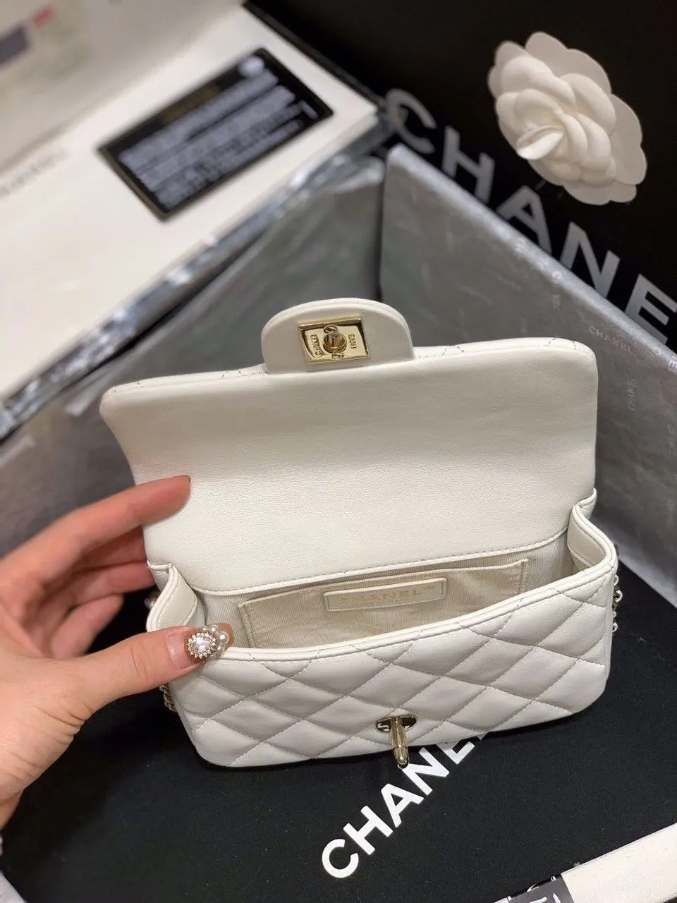 CHLSmall Pearl Logo Strap Flap Bag White For Women, Women&#8217;s Handbags, Shoulder And Crossbody Bags 7in/18cm AS1436