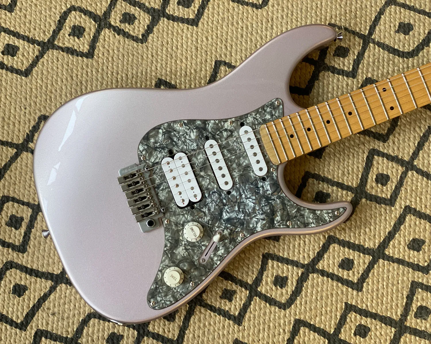 Crews Maniac Bottom's UP With Style' - ST-Style w/ Wilkinson Trem