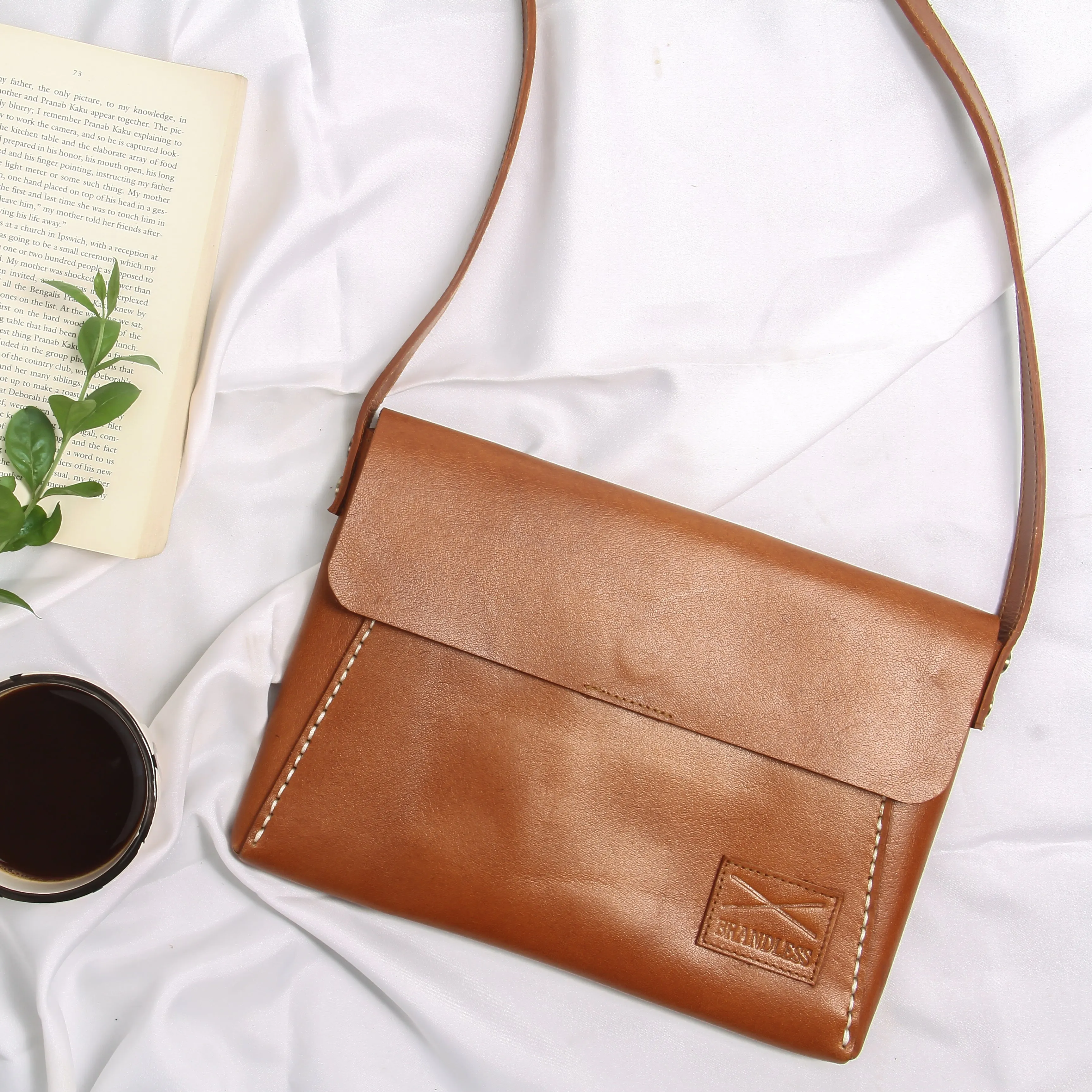 Fundamental Messenger Bag III -Tan
