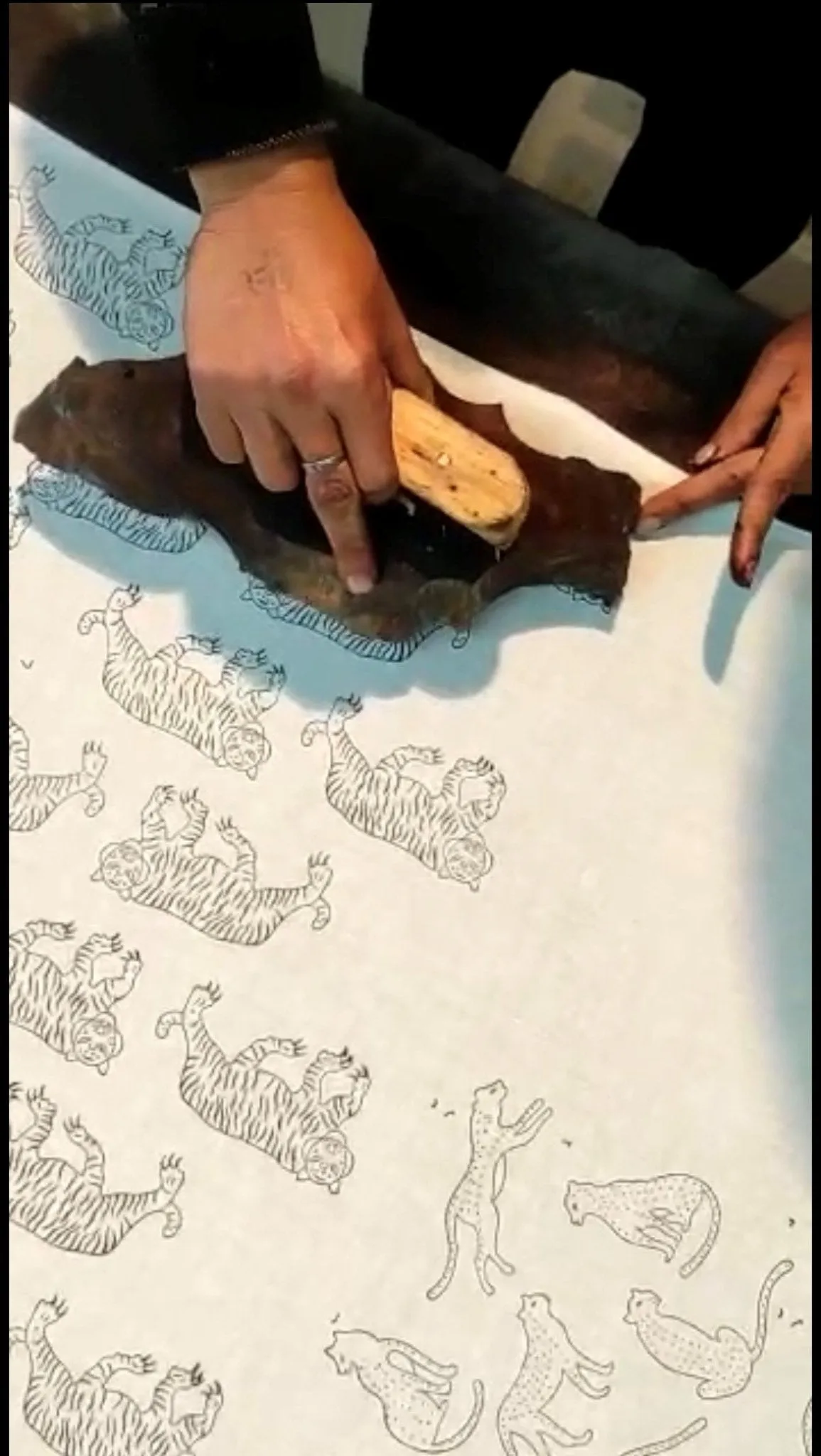 Handmade Scallop Standard Quilt | Indian Tiger