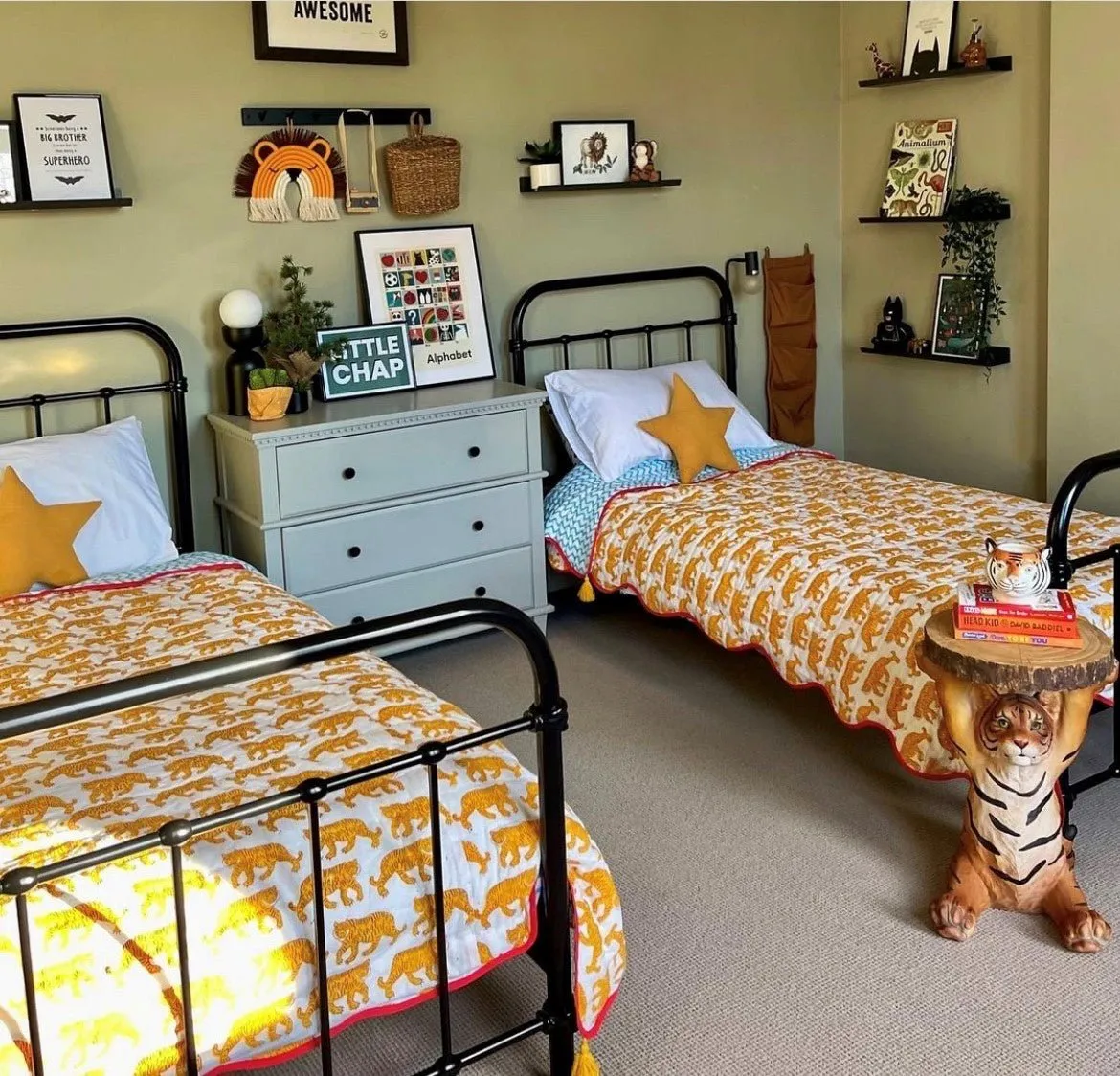 Handmade Scallop Standard Quilt | Indian Tiger