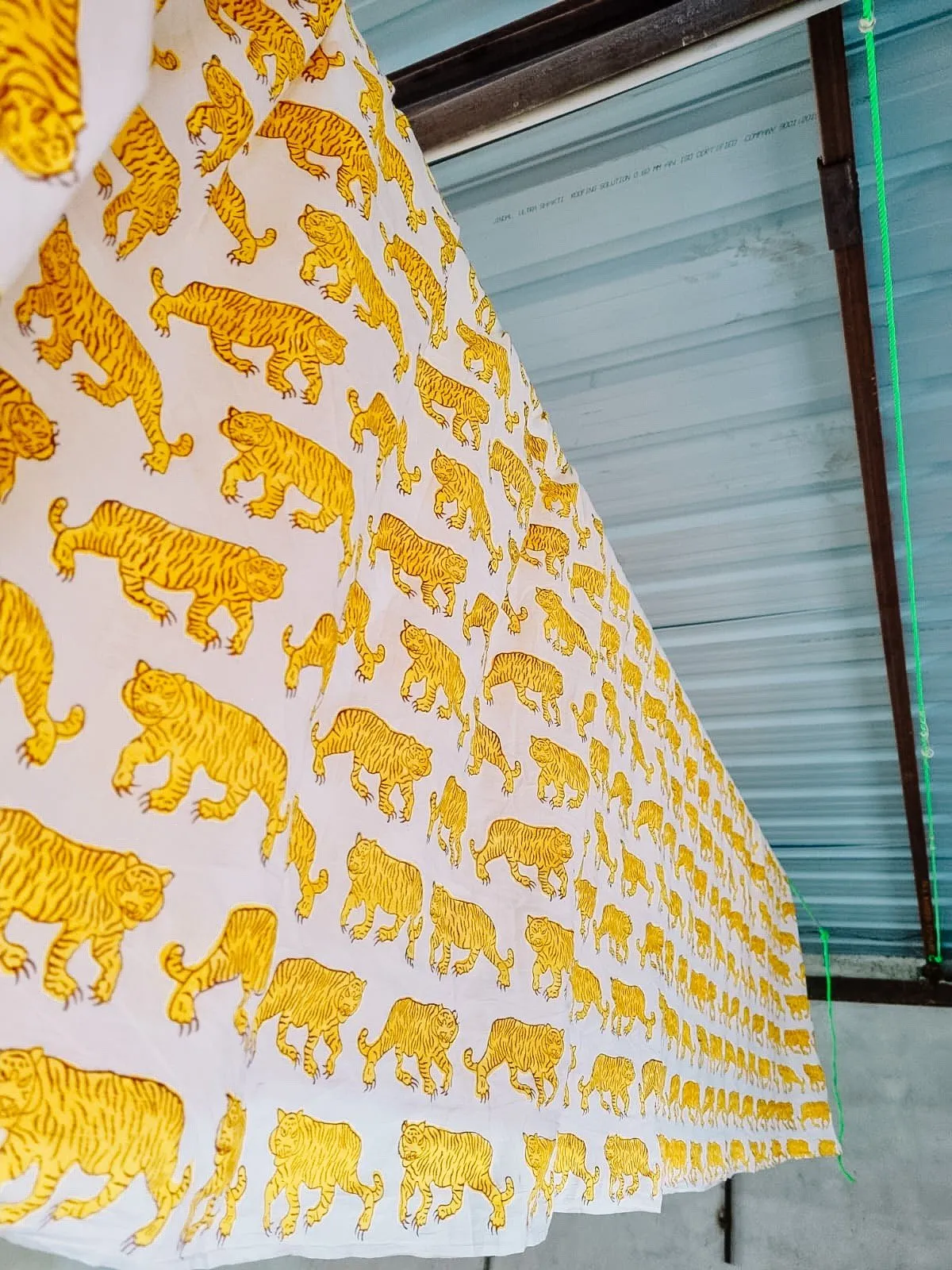 Handmade Scallop Standard Quilt | Indian Tiger