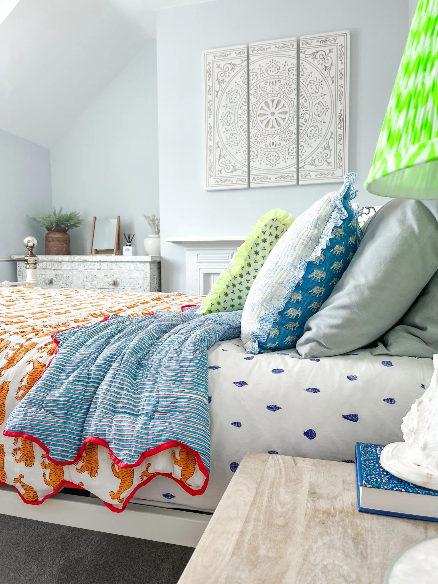 Handmade Scallop Standard Quilt | Indian Tiger