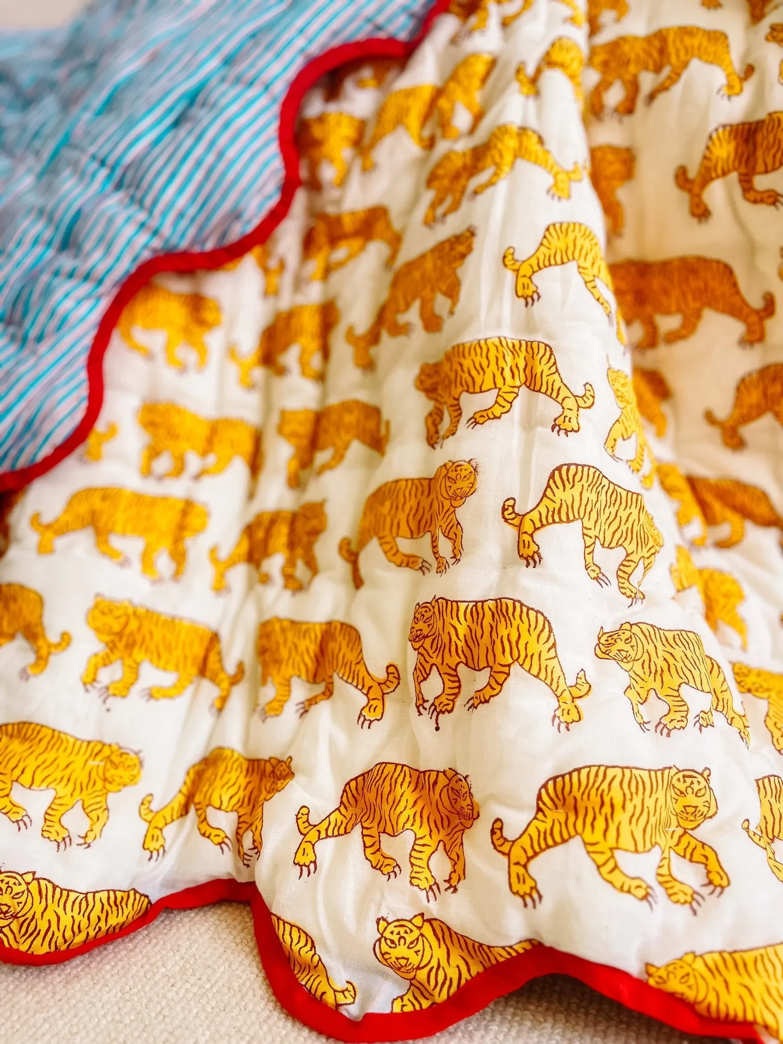 Handmade Scallop Standard Quilt | Indian Tiger