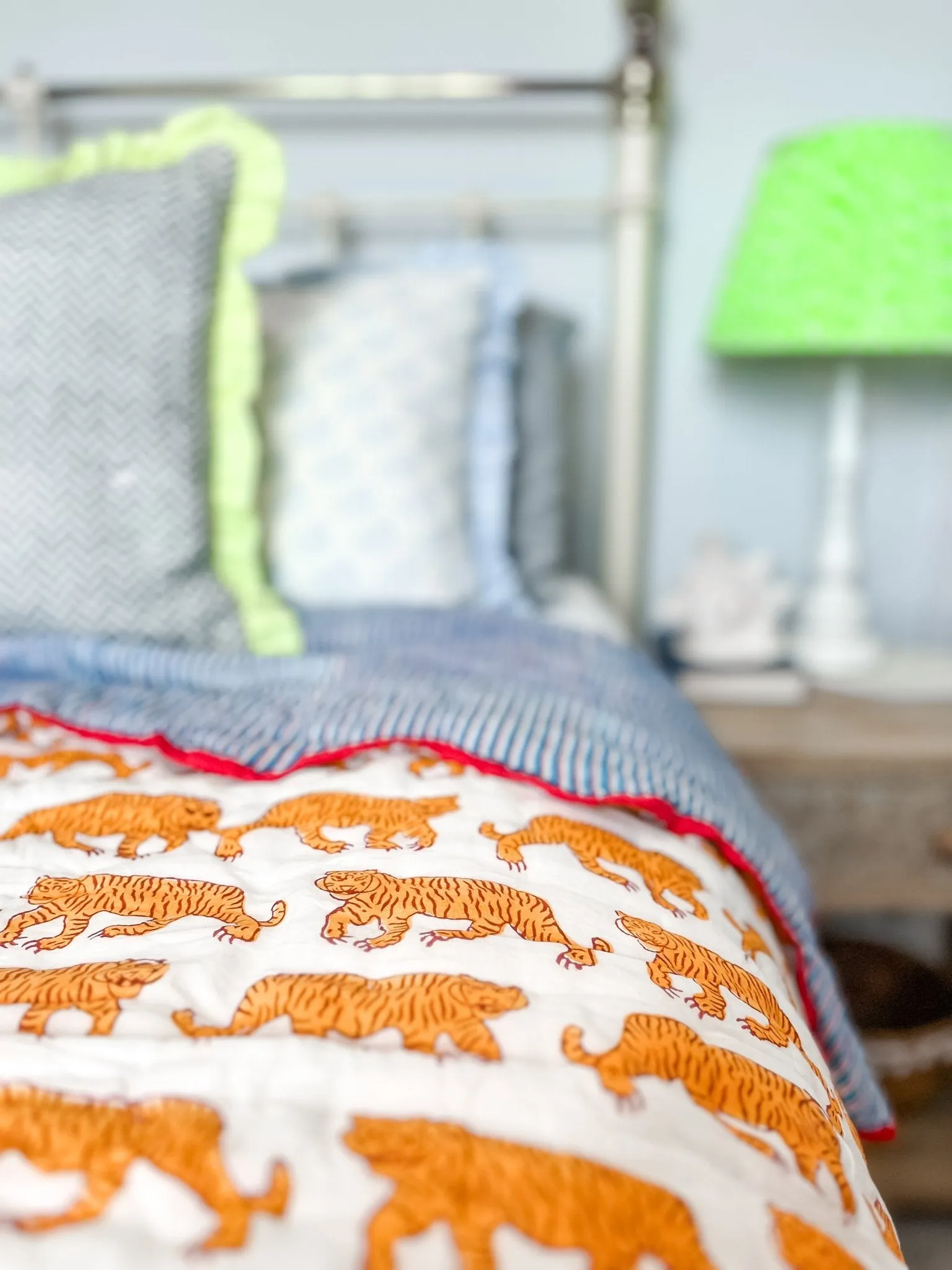 Handmade Scallop Standard Quilt | Indian Tiger