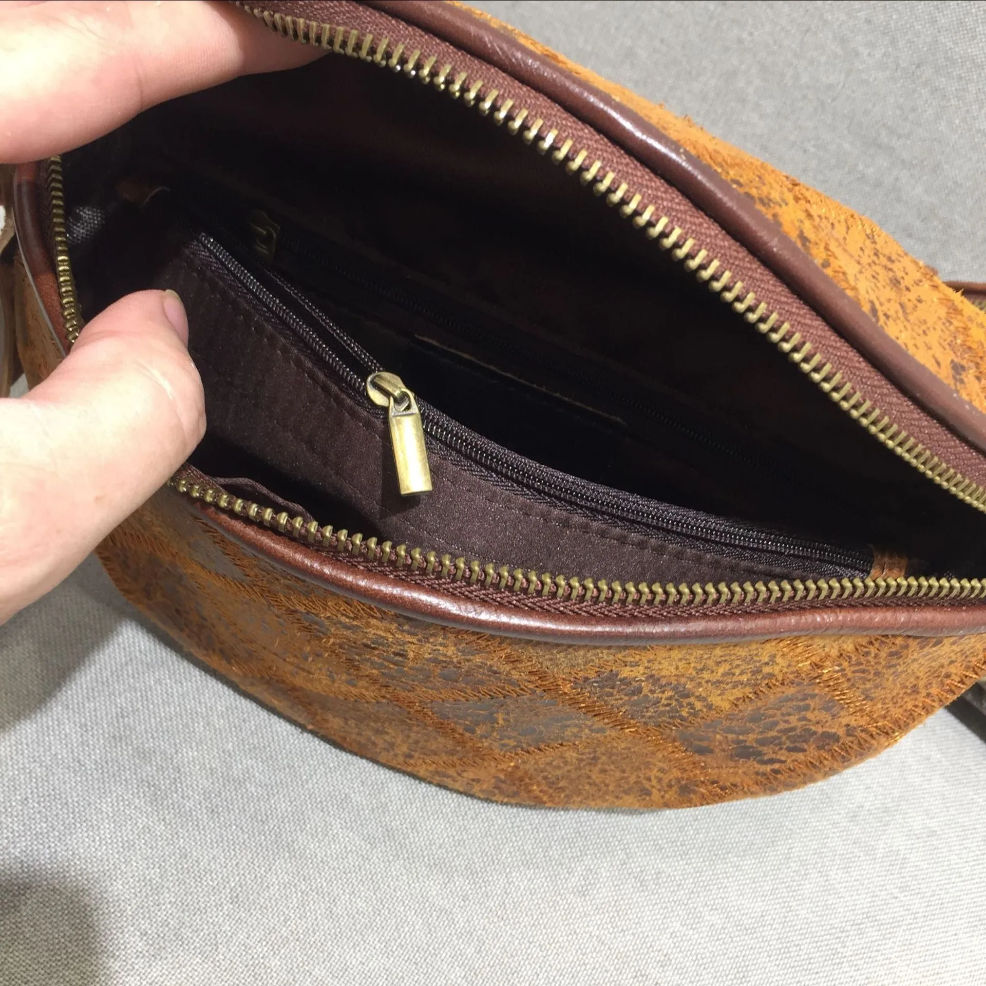 Small Women's Crossbody Chest Bag Leather Sling Bags For Women