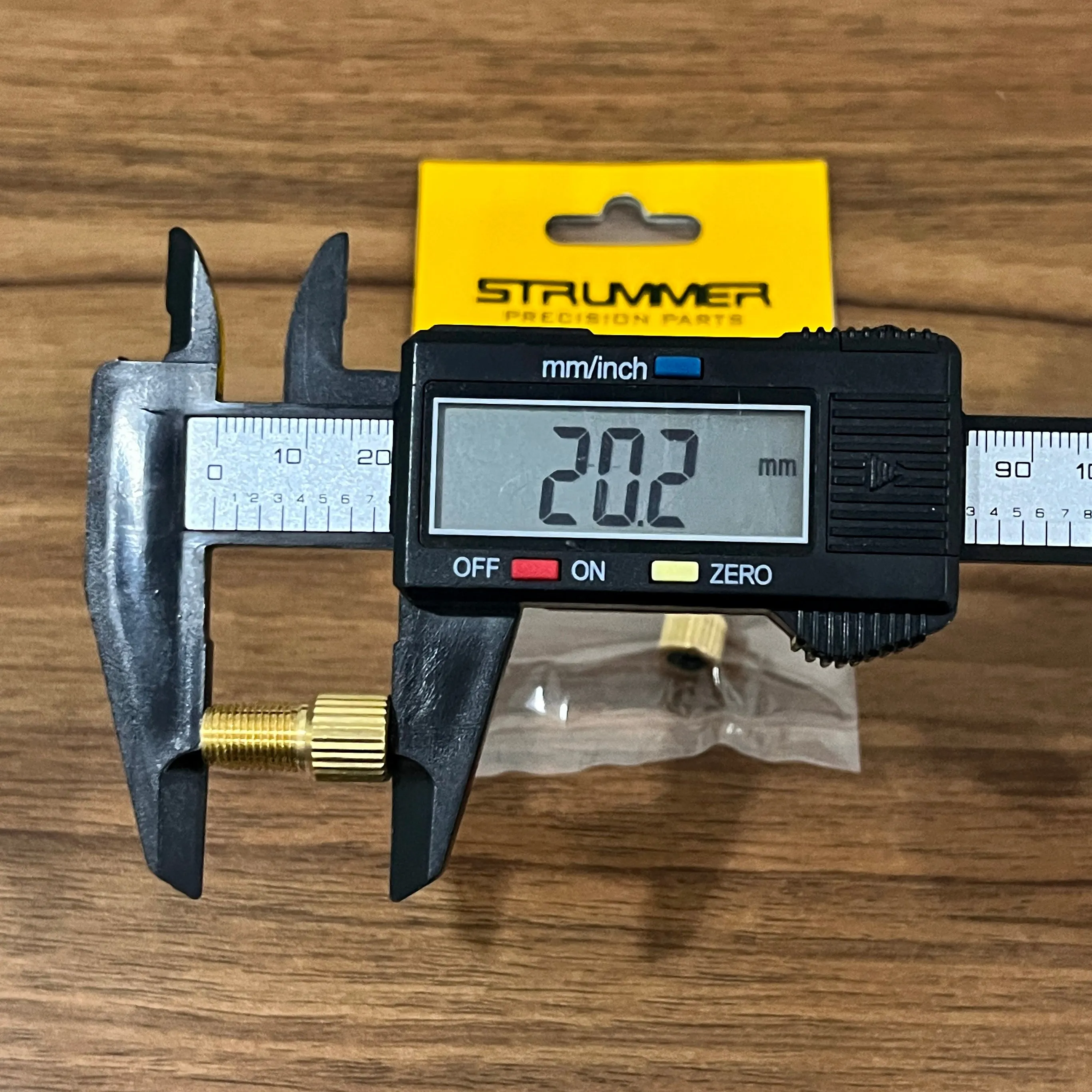 Strummer Brass Presta (FV) to Schrader (AV) Valve Adapter (20 mm)